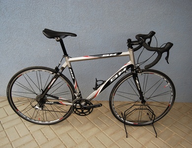 KM Bikes - Silniční kolo BH 56CM